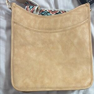 Elegant Tan Leather Shoulder Bag